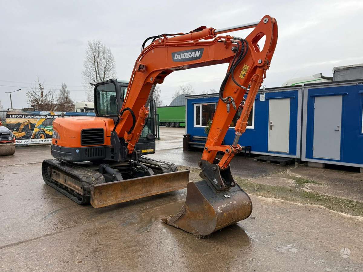 Doosan DX85R, excavator