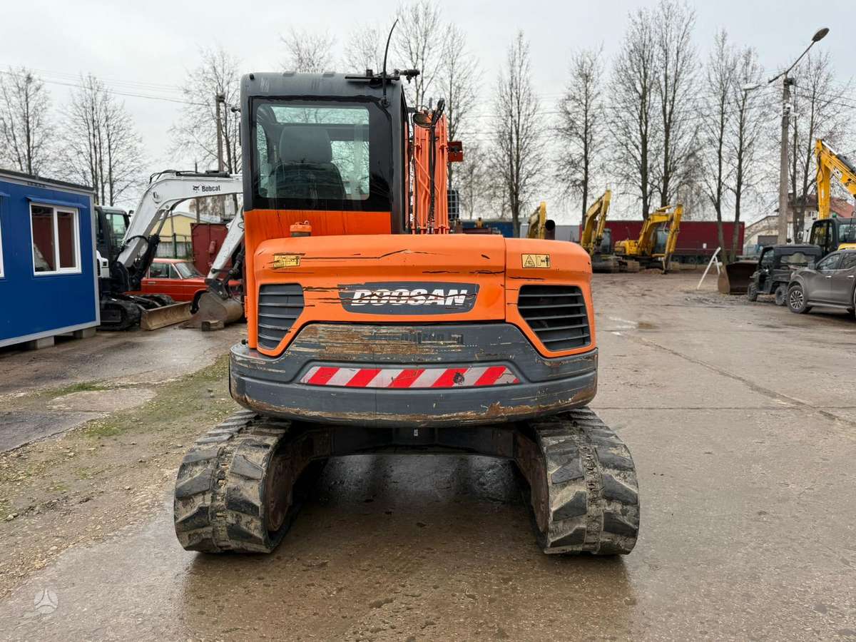 Doosan DX85R, excavator