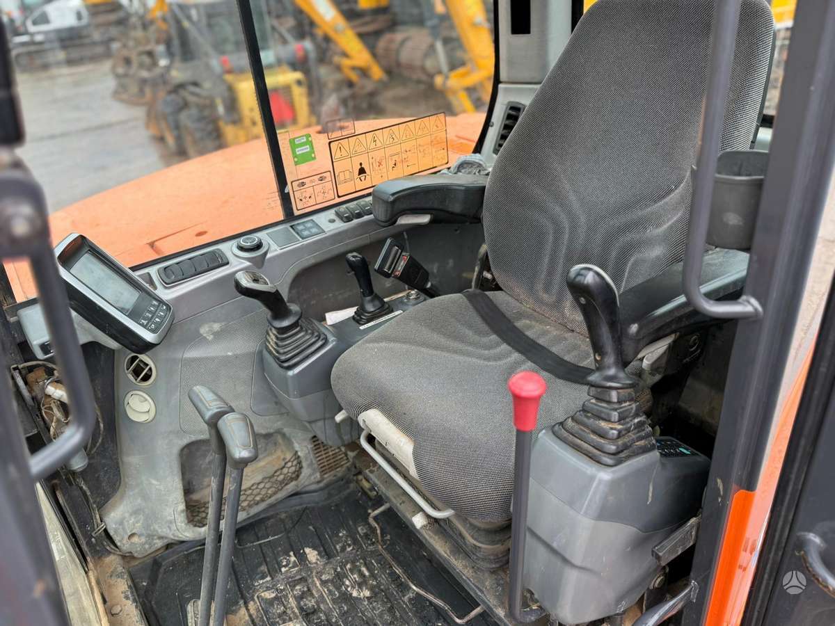 Doosan DX85R, excavator