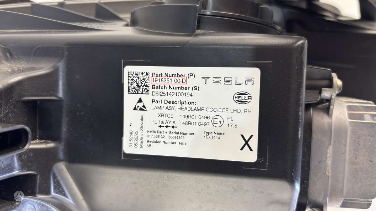 Tesla Model Y, 191835100D, Cen29121