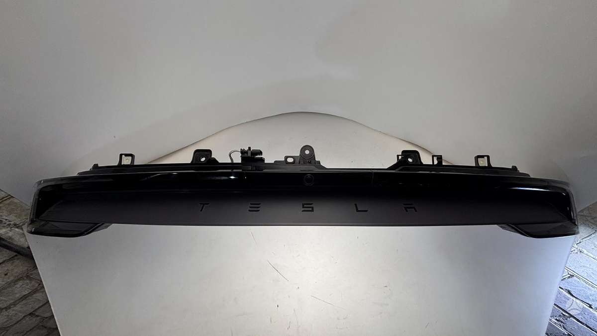Tesla Model Y, 200460400B, Cen29122