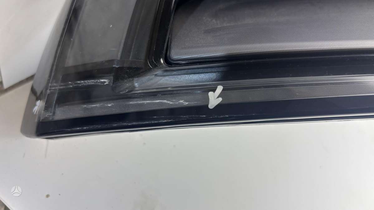 Tesla Model Y, 200460400B, Cen29122