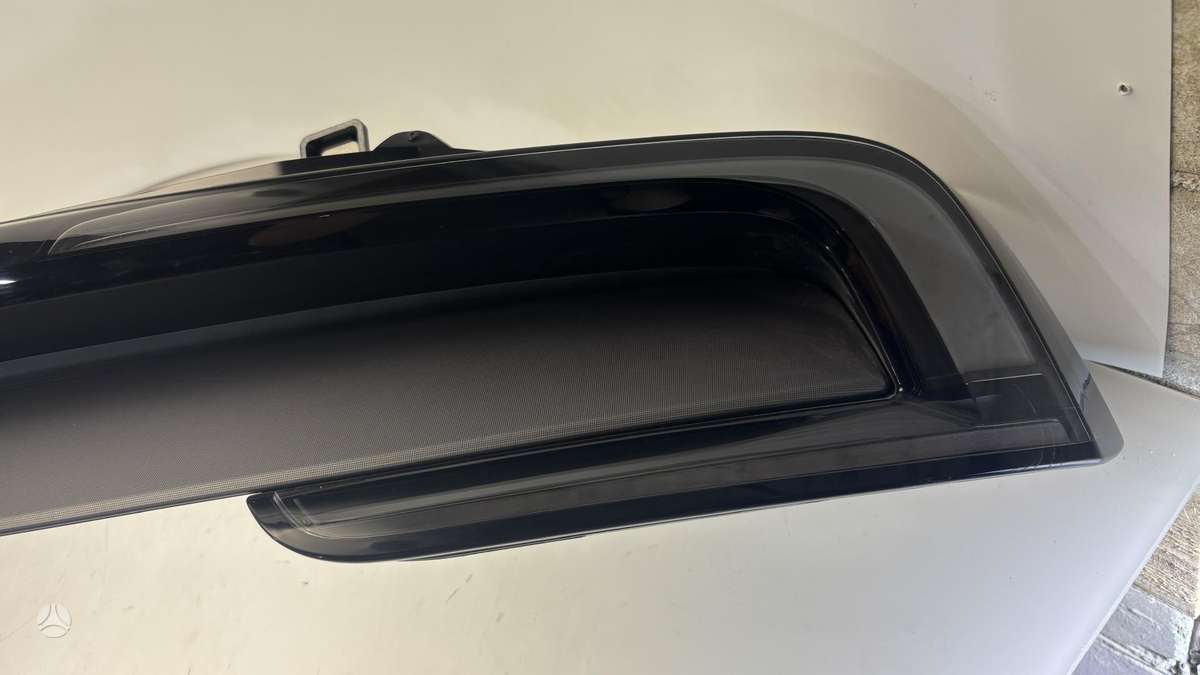 Tesla Model Y, 200460400B, Cen29122