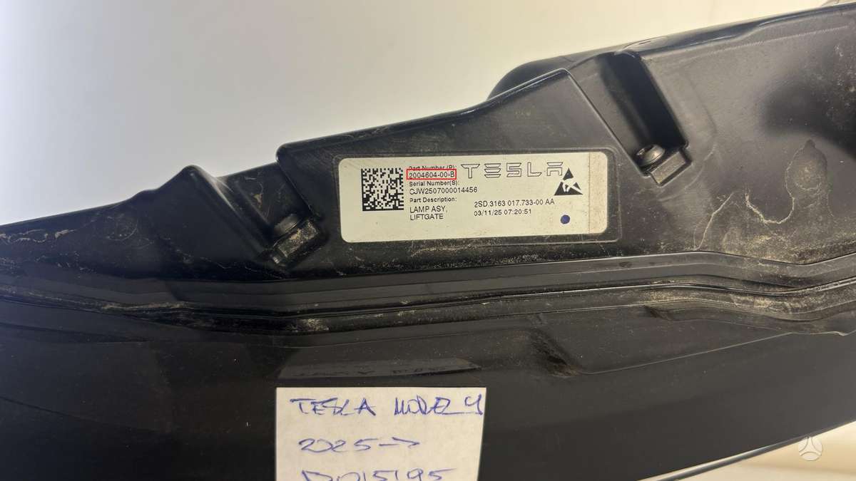 Tesla Model Y, 200460400B, Cen29122