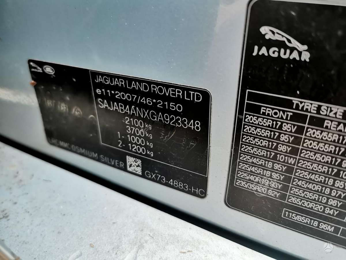 Jaguar XE dalimis