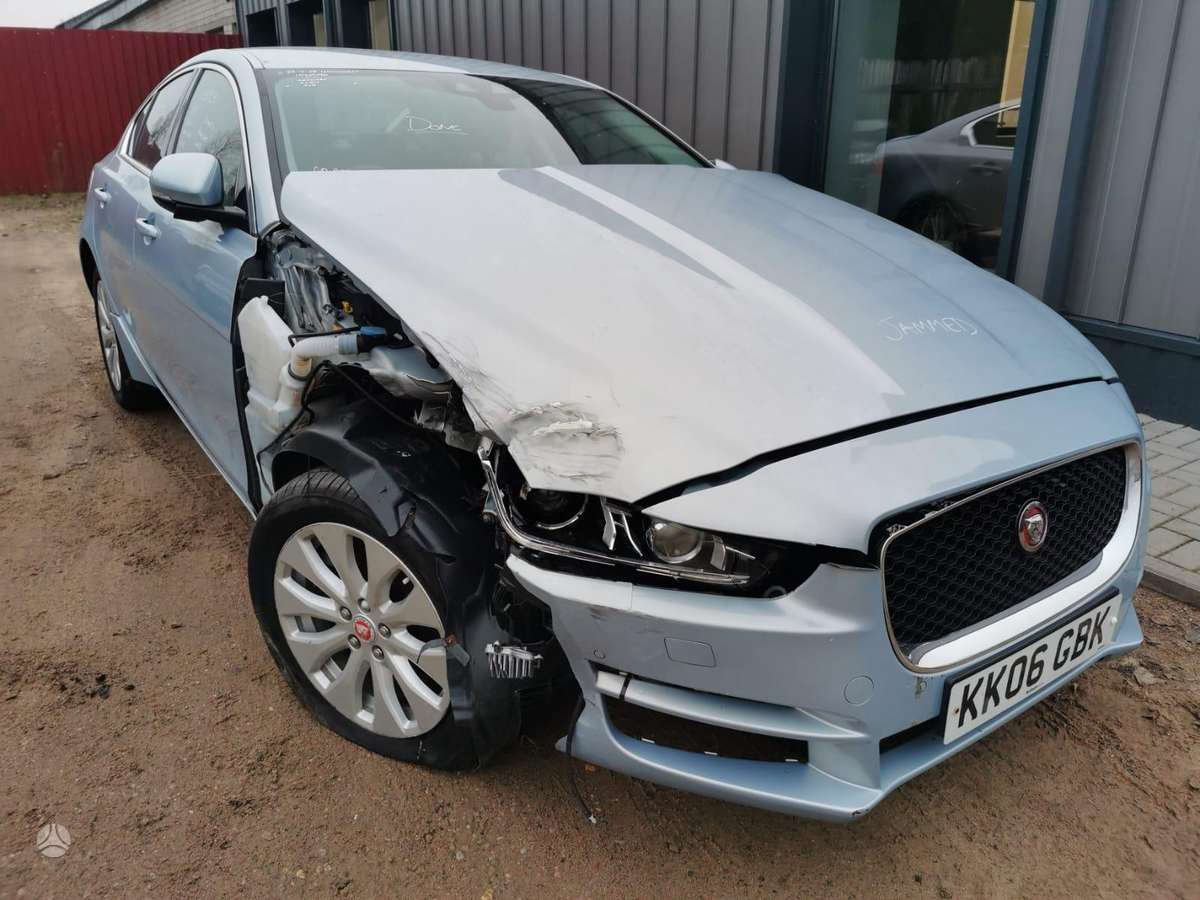 Jaguar XE dalimis