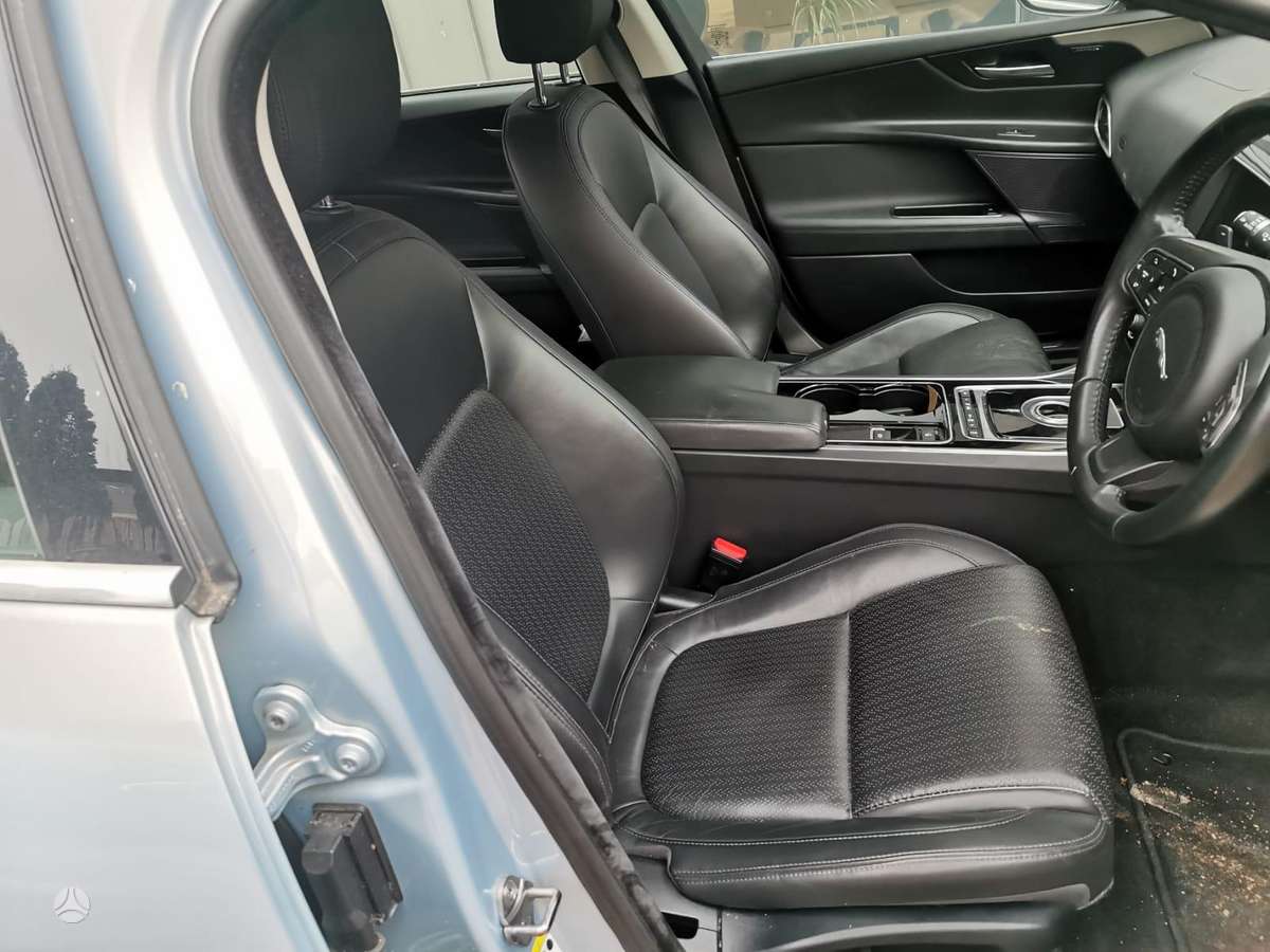 Jaguar XE по частям