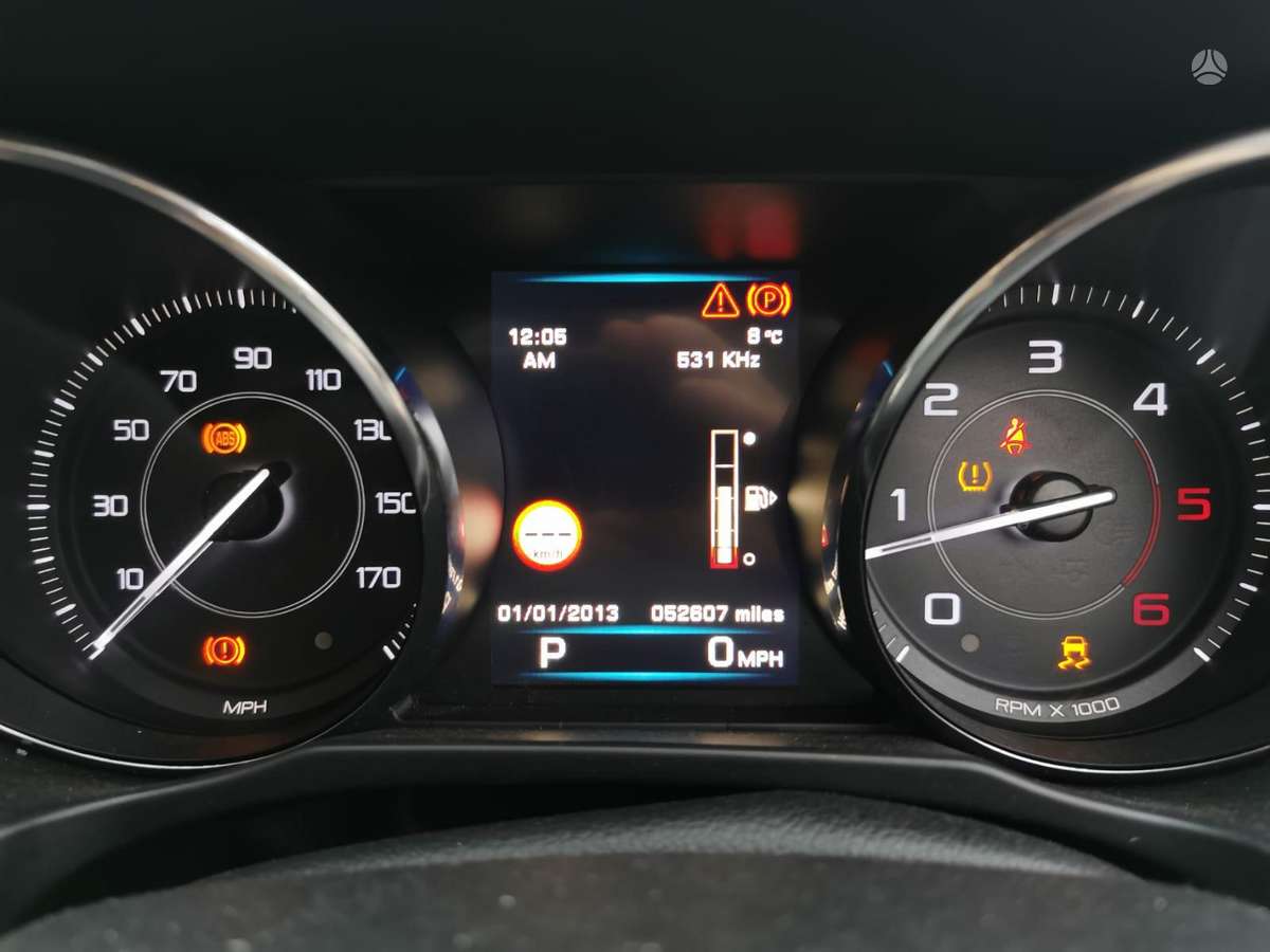 Jaguar XE dalimis