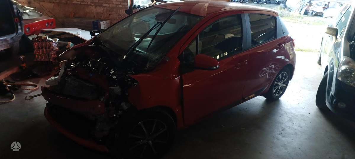 Toyota Yaris детали кузова