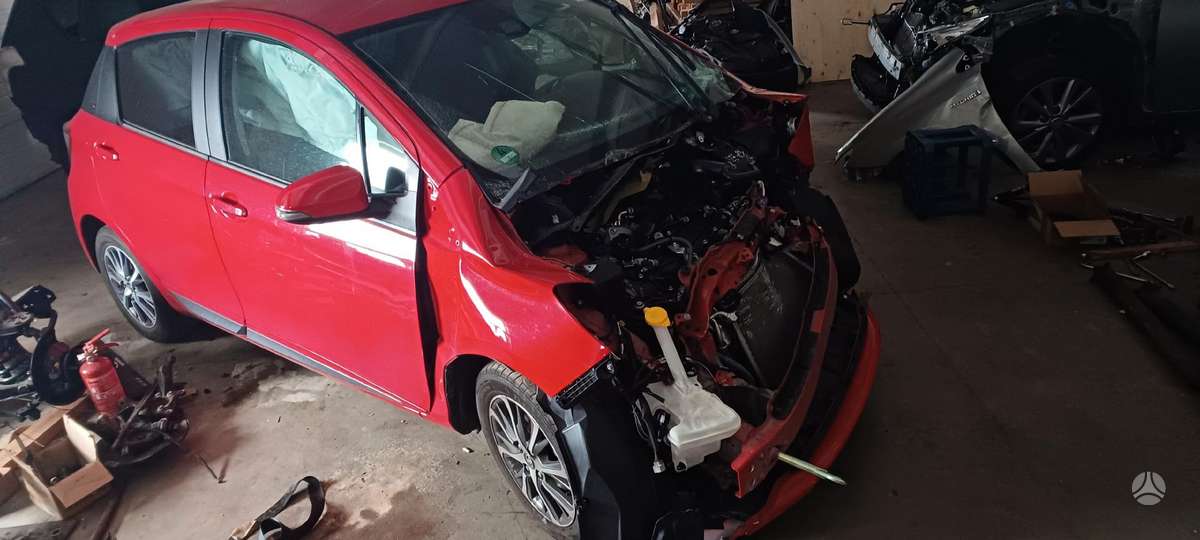 Toyota Yaris детали кузова