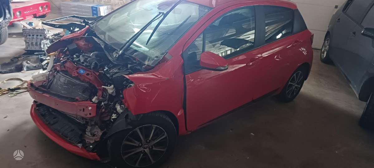 Toyota Yaris детали кузова