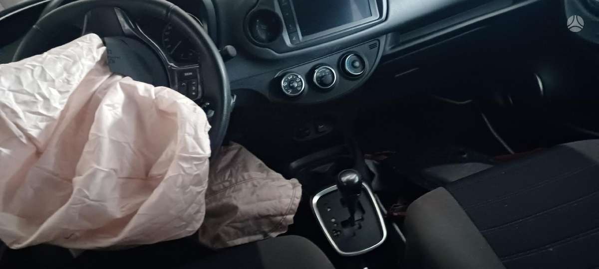 Toyota Yaris детали кузова