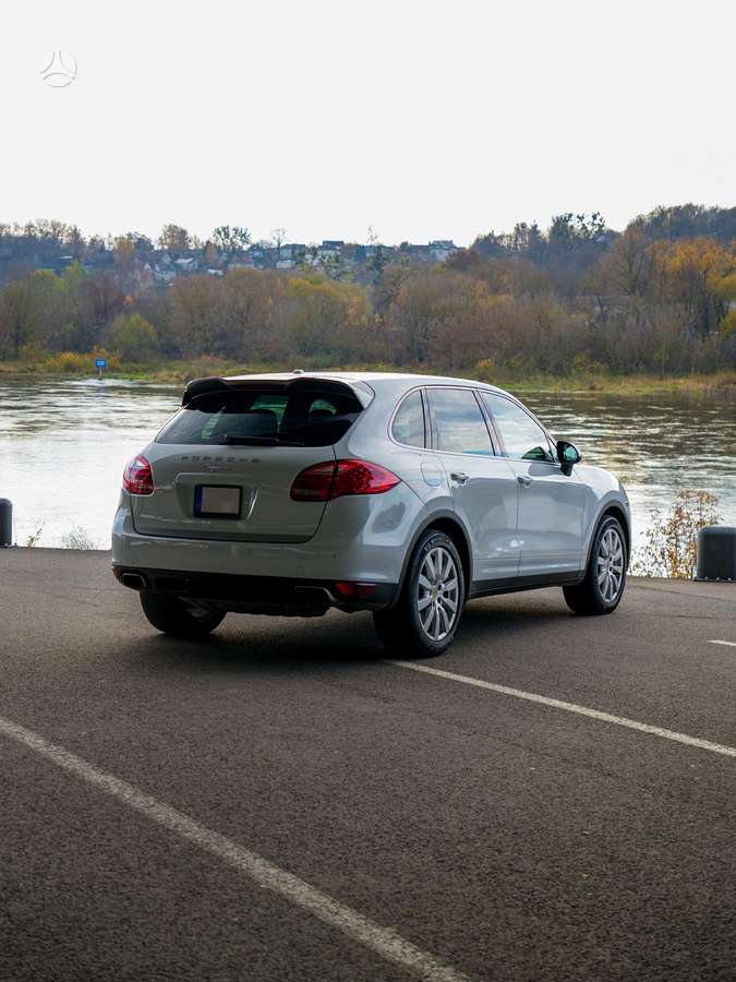 Porsche Cayenne - 8