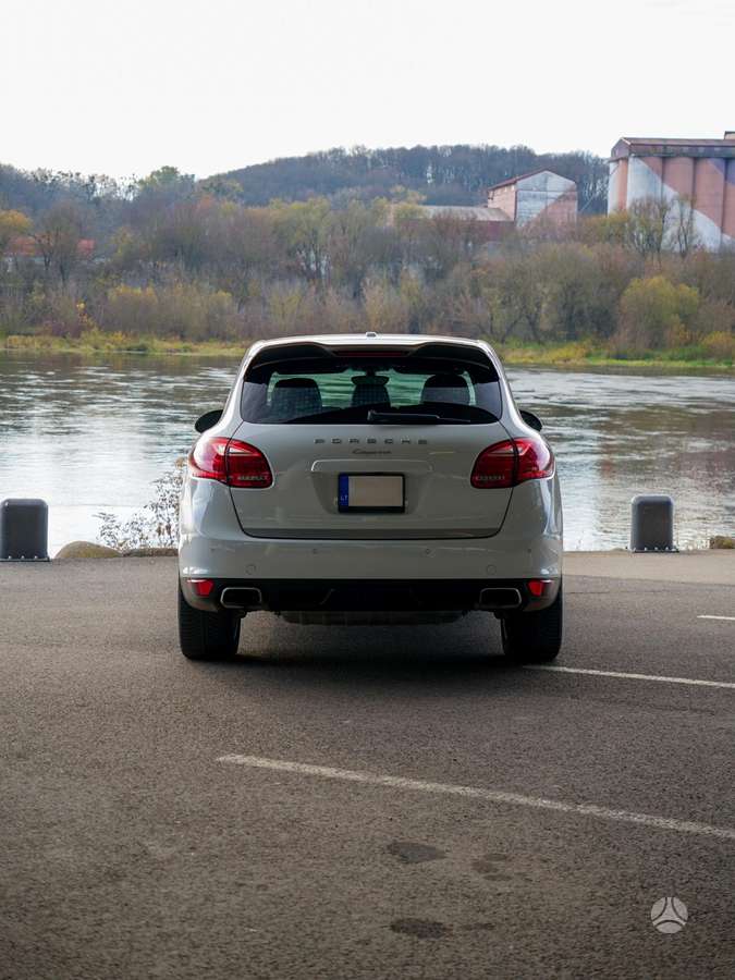 Porsche Cayenne - 9
