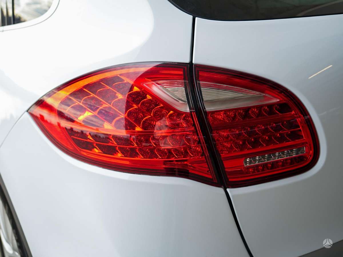 Porsche Cayenne - 12