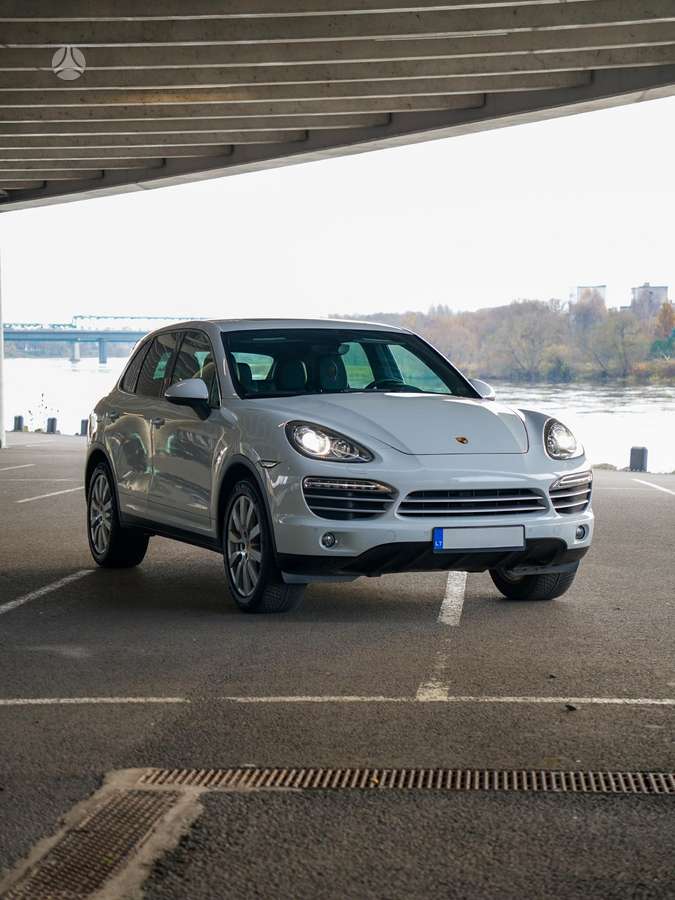 Porsche Cayenne - 2