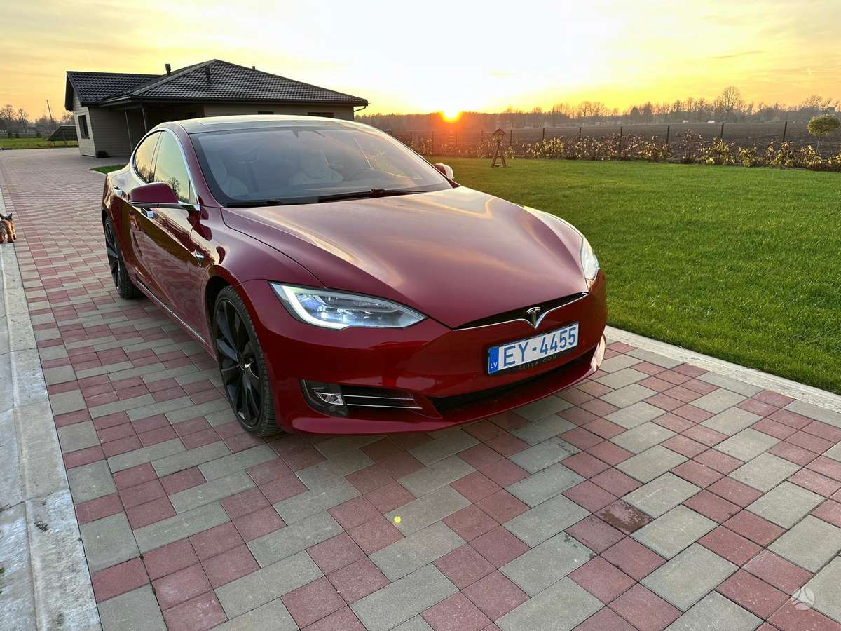 Tesla Model S, sedans