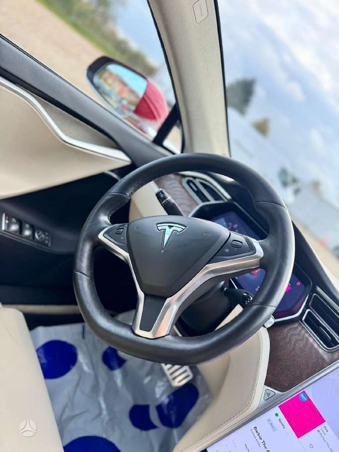 Tesla Model S, sedans