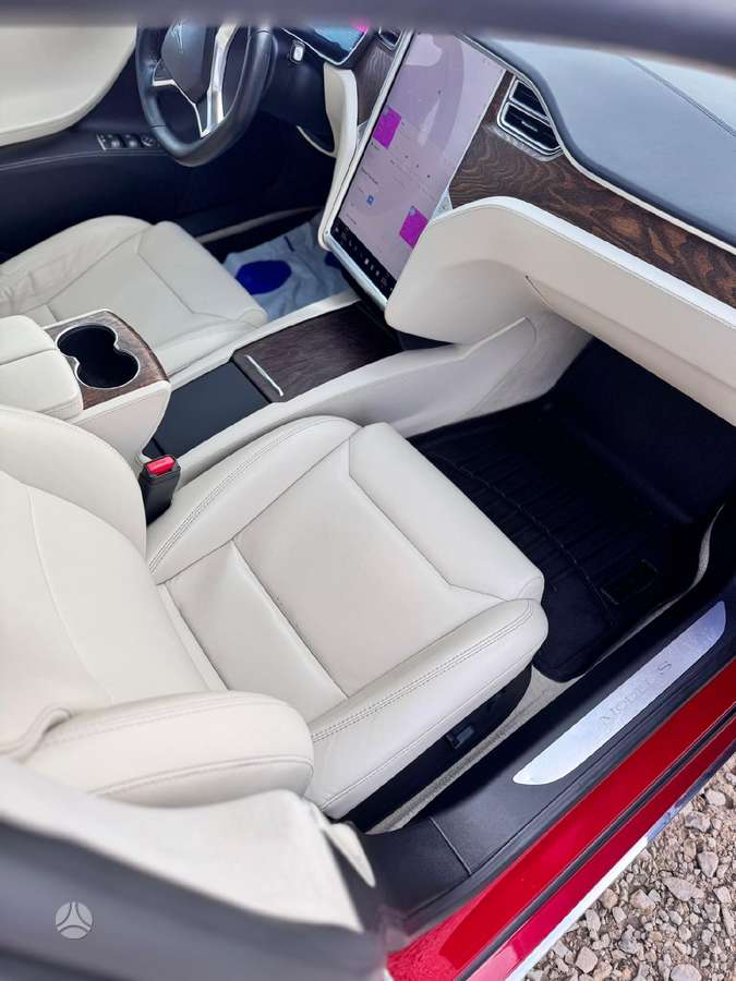 Tesla Model S, sedans