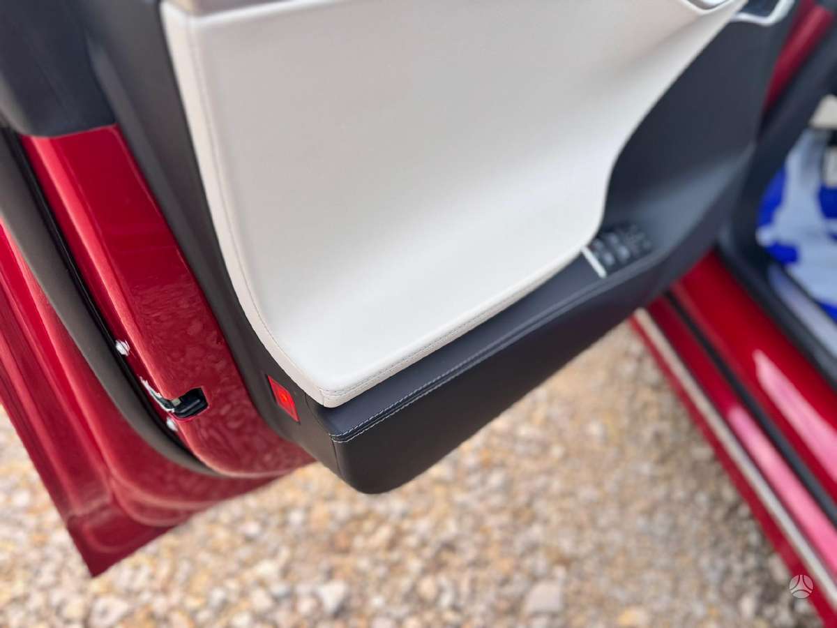 Tesla Model S, sedans