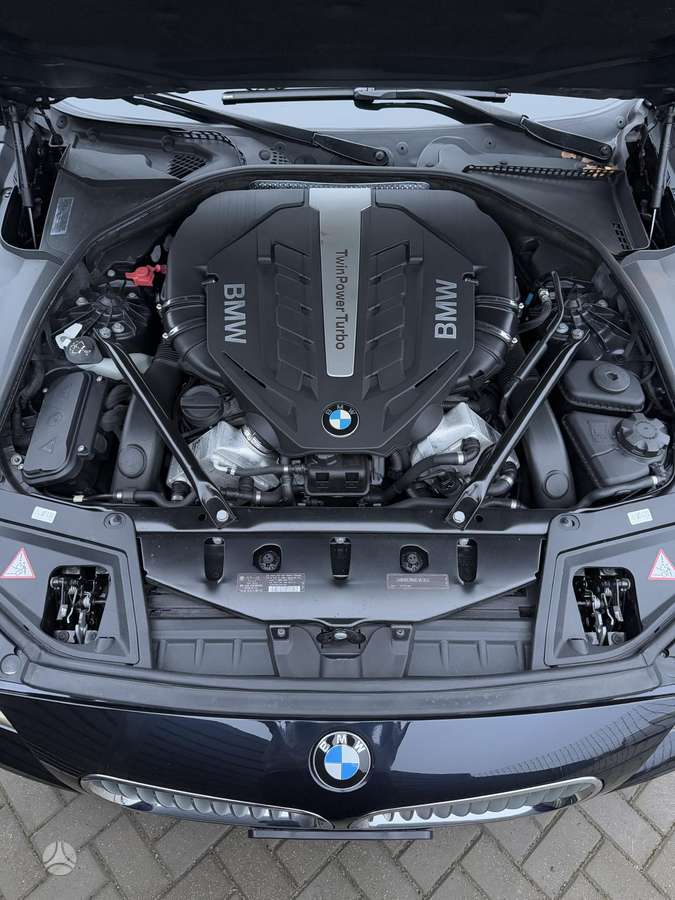 BMW 550, 4.4 l., Седан
