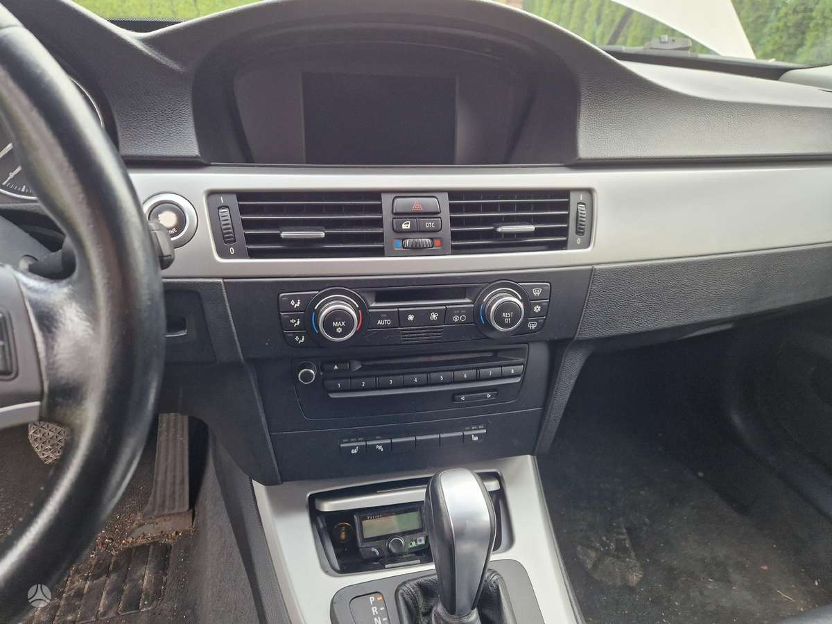 BMW 320 Dalimis