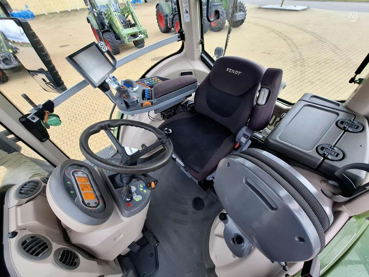 Fendt 828 ProfiPlus, traktoriai