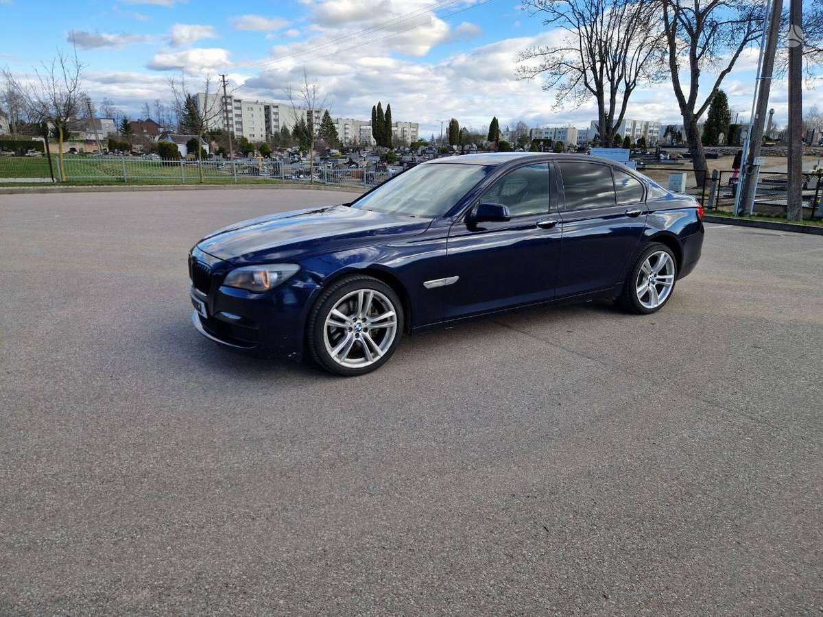 BMW 730 rezerves daļās. Dalimis