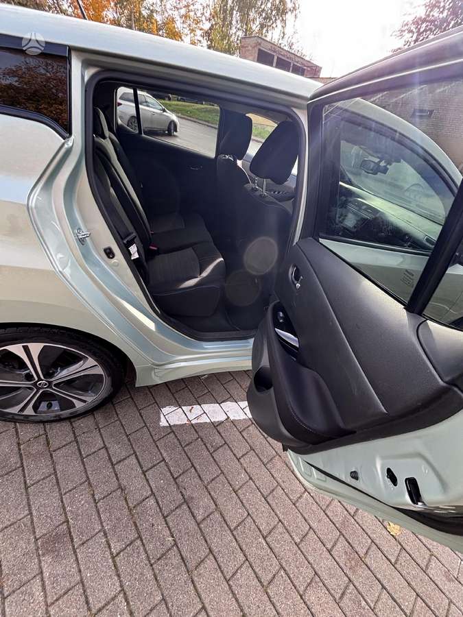 Nissan Leaf, 40 kWh, hatchback