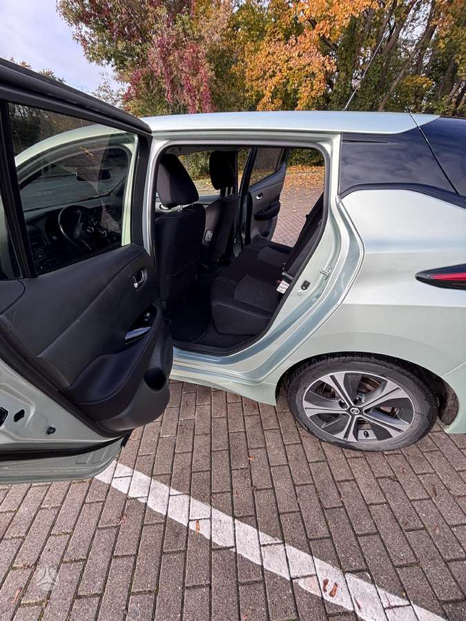 Nissan Leaf, 40 kWh, hatchback