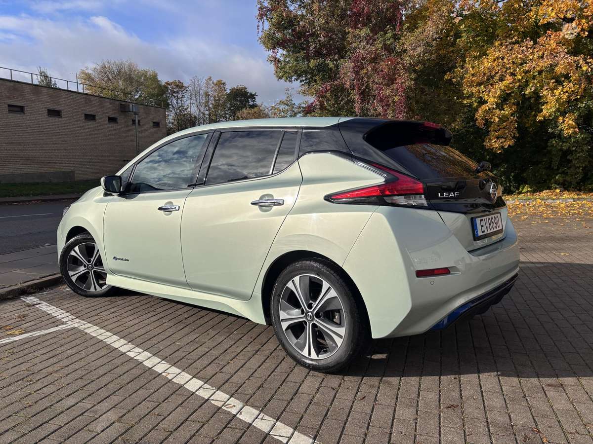 Nissan Leaf, 40 kWh, hatchback