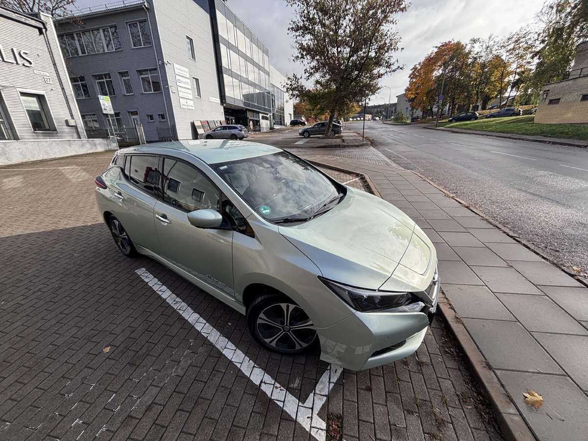Nissan Leaf, 40 kWh, hatchback