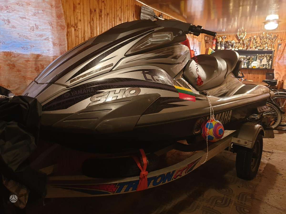 Yamaha FX, jet skis