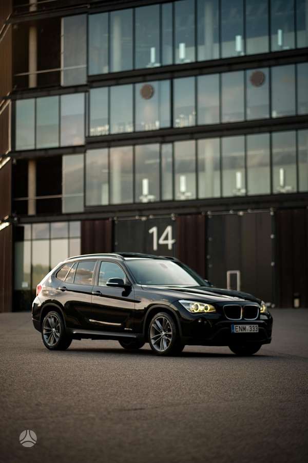 BMW X1, 2.0 l., off-road / crossover