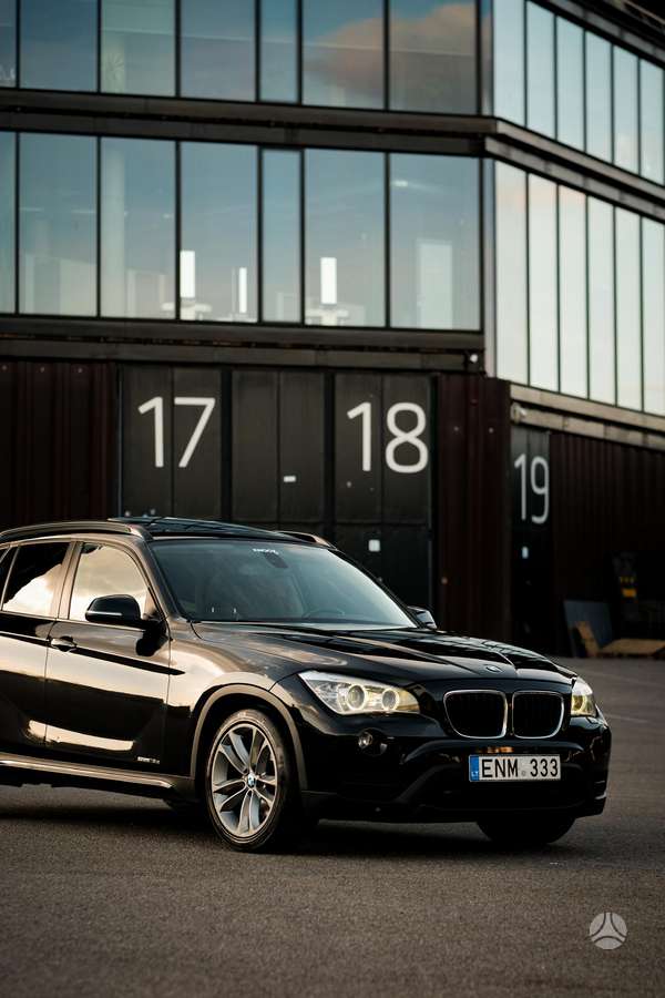 BMW X1, 2.0 l., off-road / crossover