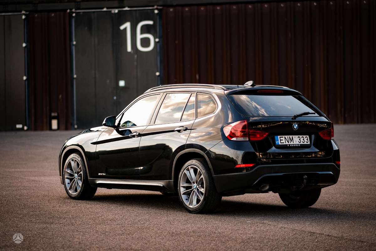 BMW X1, 2.0 l., off-road / crossover
