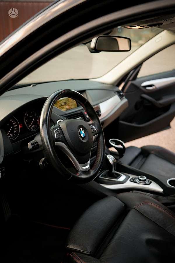 BMW X1, 2.0 l., off-road / crossover
