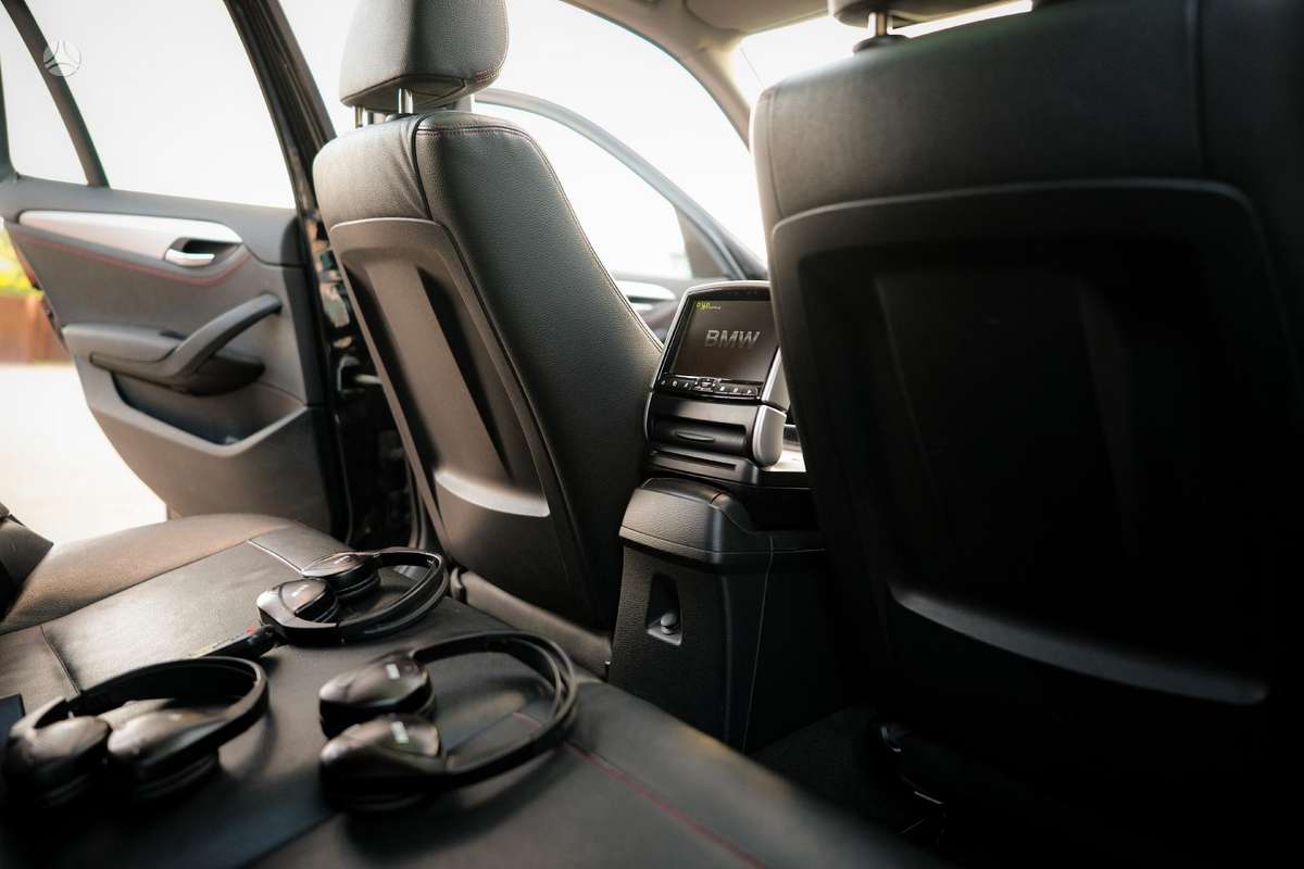 BMW X1, 2.0 l., off-road / crossover