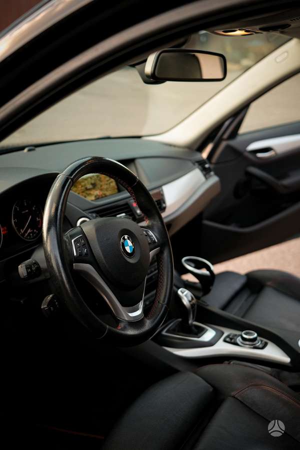 BMW X1, 2.0 l., off-road / crossover