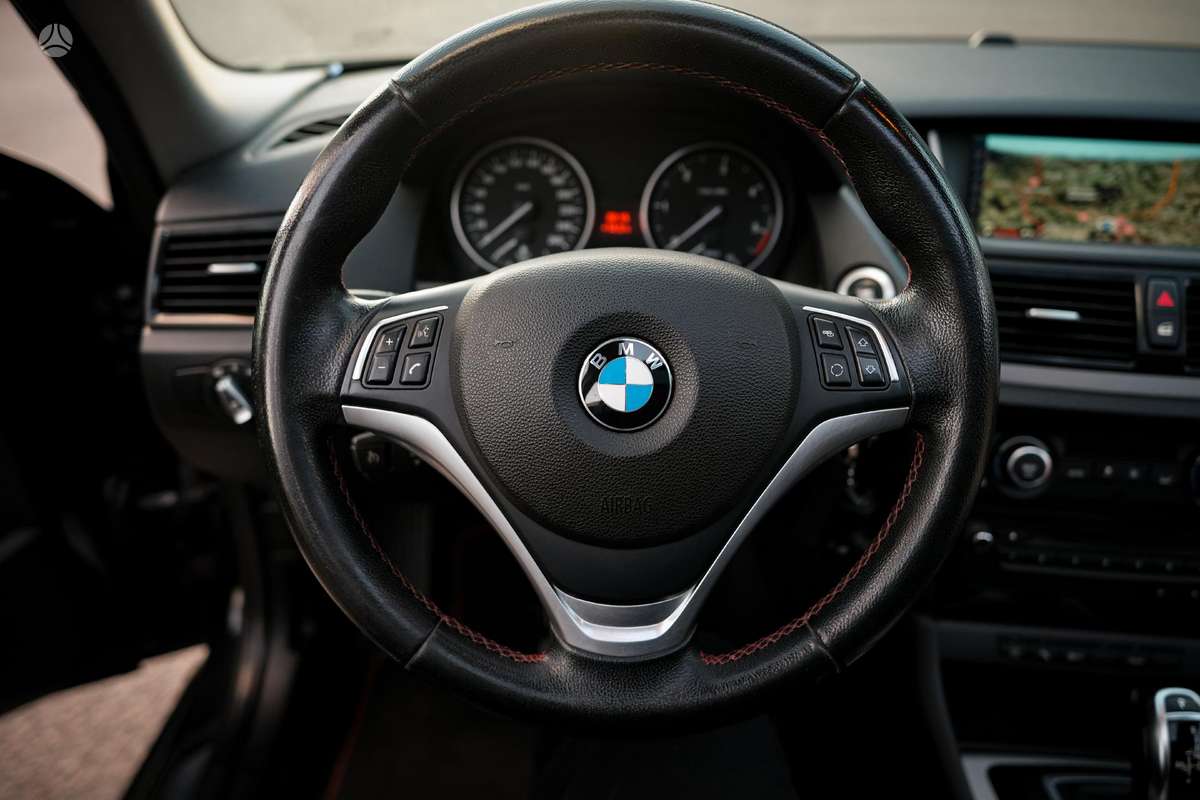 BMW X1, 2.0 l., off-road / crossover