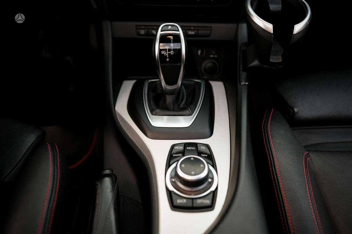 BMW X1, 2.0 l., off-road / crossover