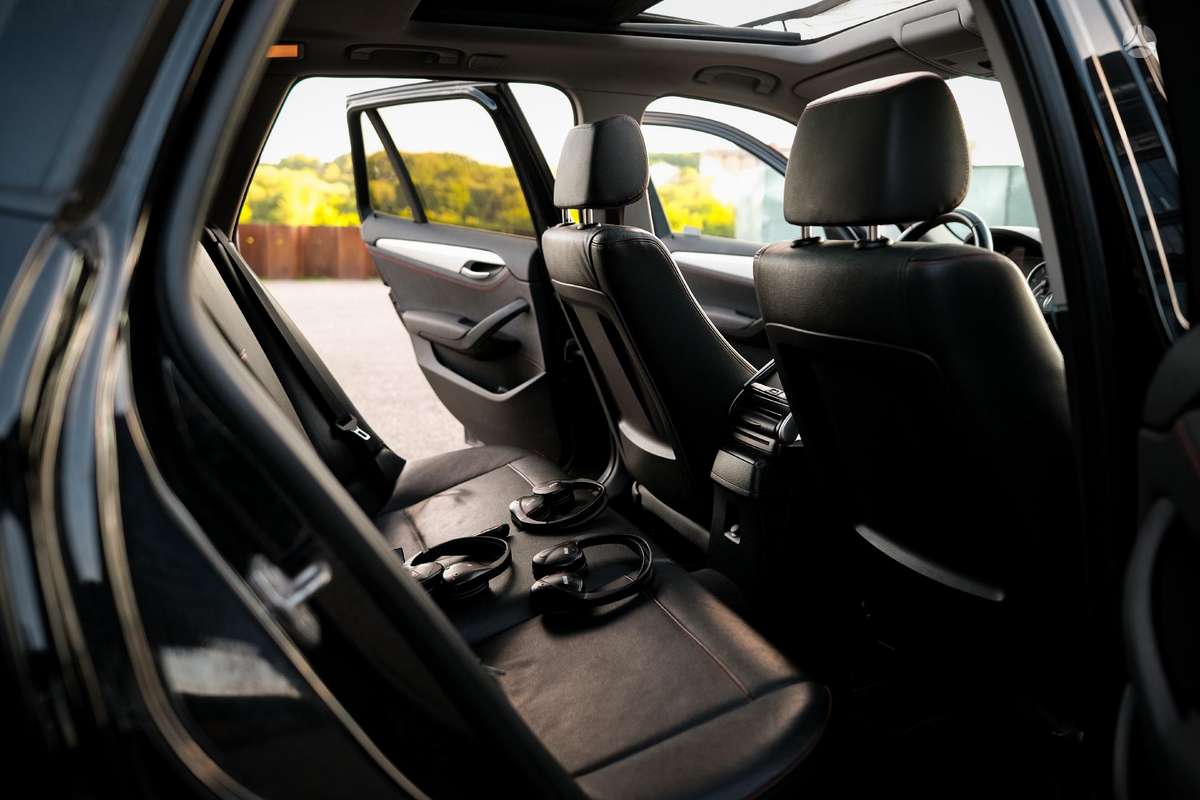 BMW X1, 2.0 l., off-road / crossover