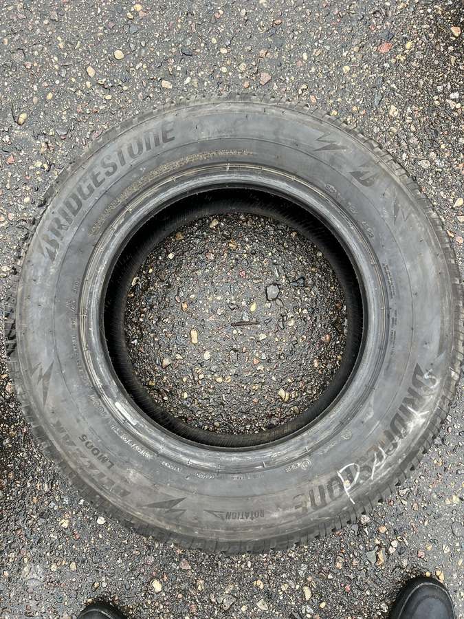 Bridgestone Blizzak LM005, winter 215/70 R16