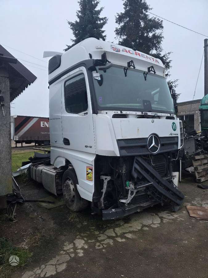 Mercedes-Benz 1845 Actros Mega, тягачи