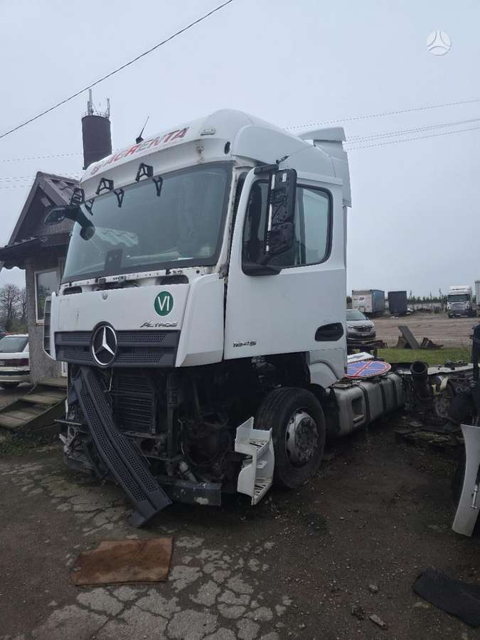 Mercedes-Benz 1845 Actros Mega, тягачи