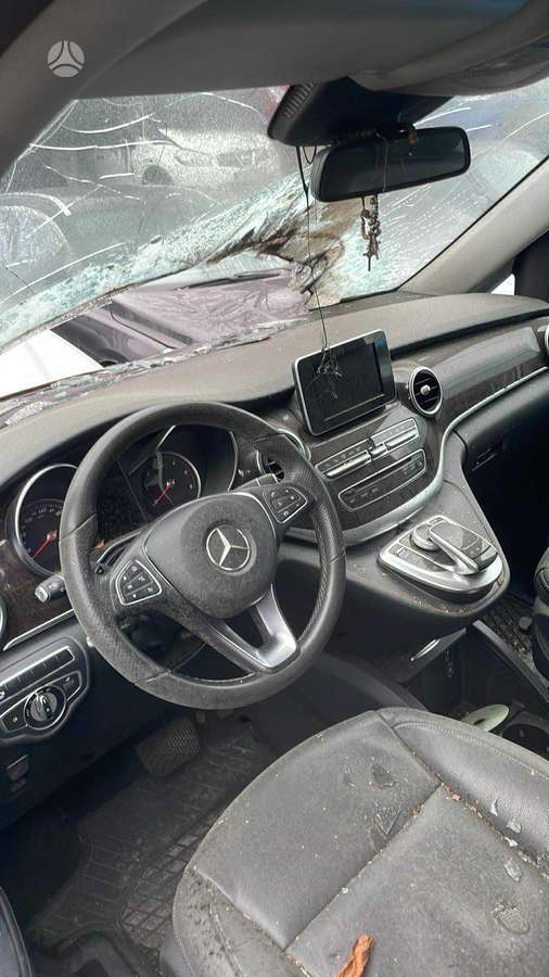 Mercedes-Benz V220