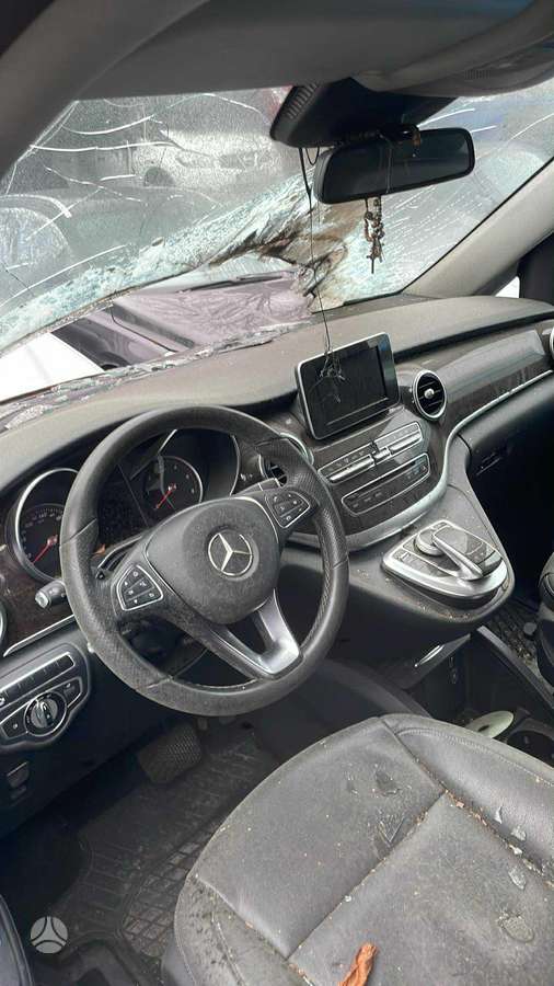Mercedes-Benz V220