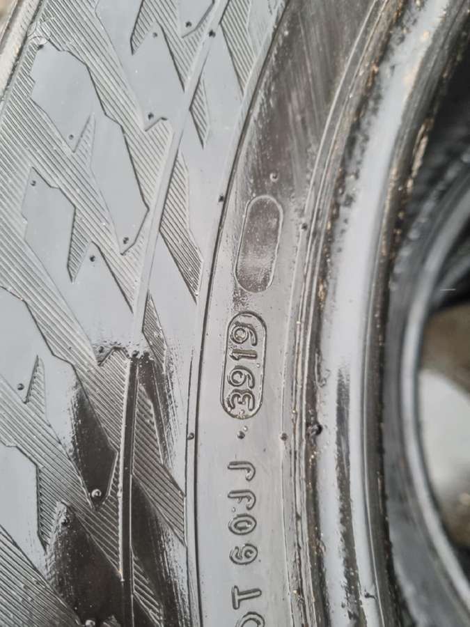 Nokian, žieminės 275/55 R20