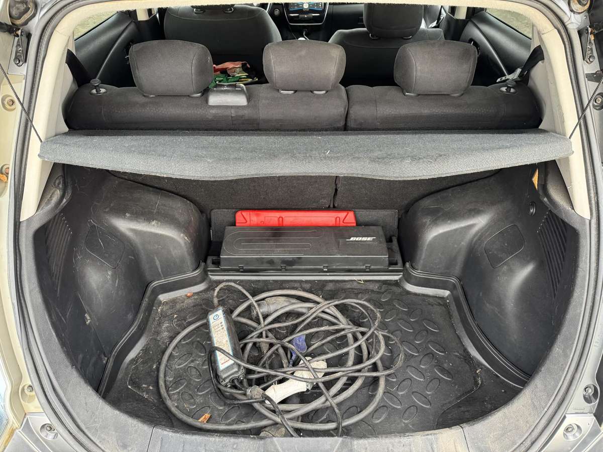 Nissan Leaf, hatchback