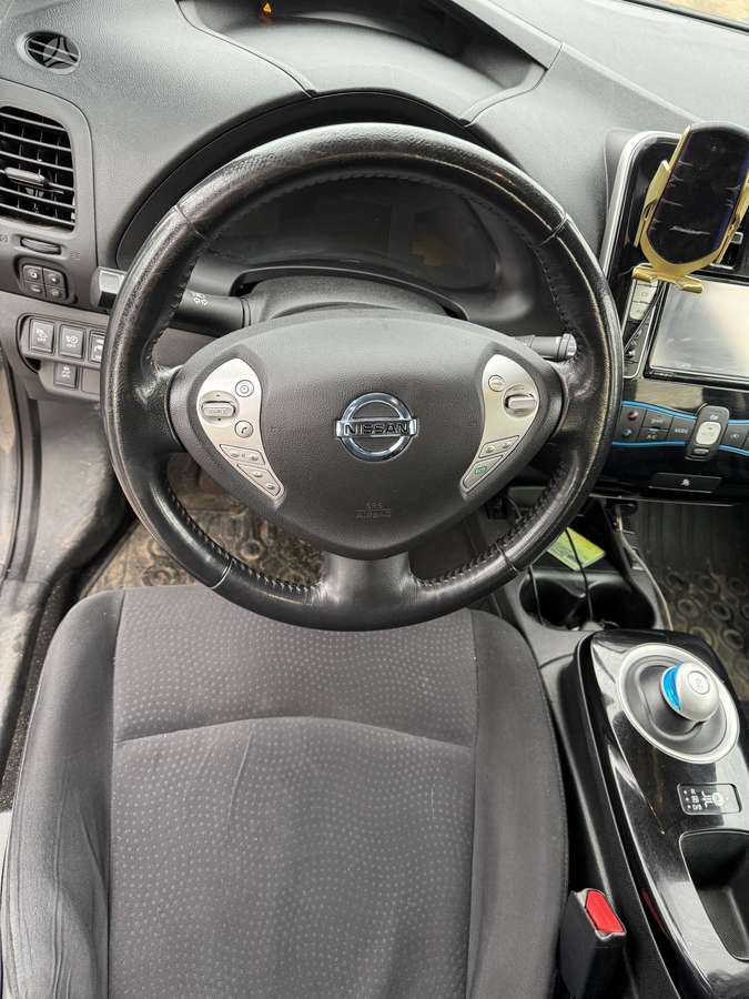 Nissan Leaf, hatchback